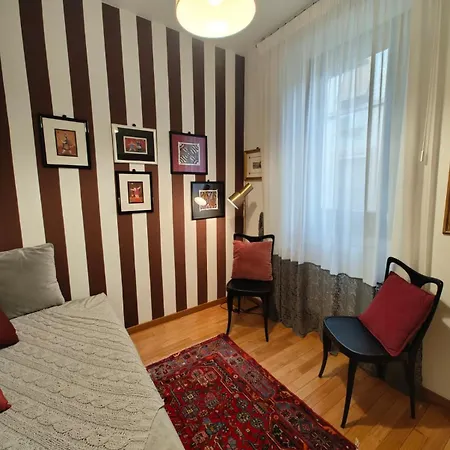 Apartment Artists' House