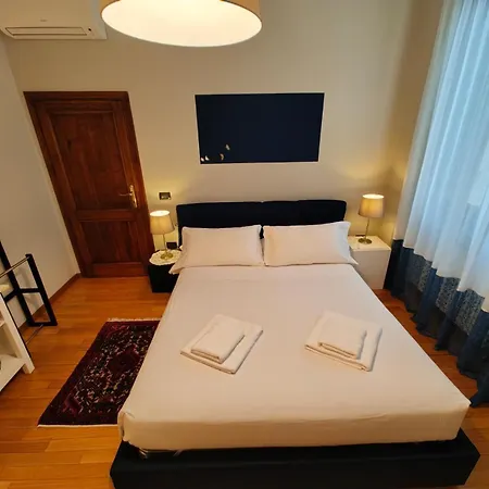 Apartment Artists' House *